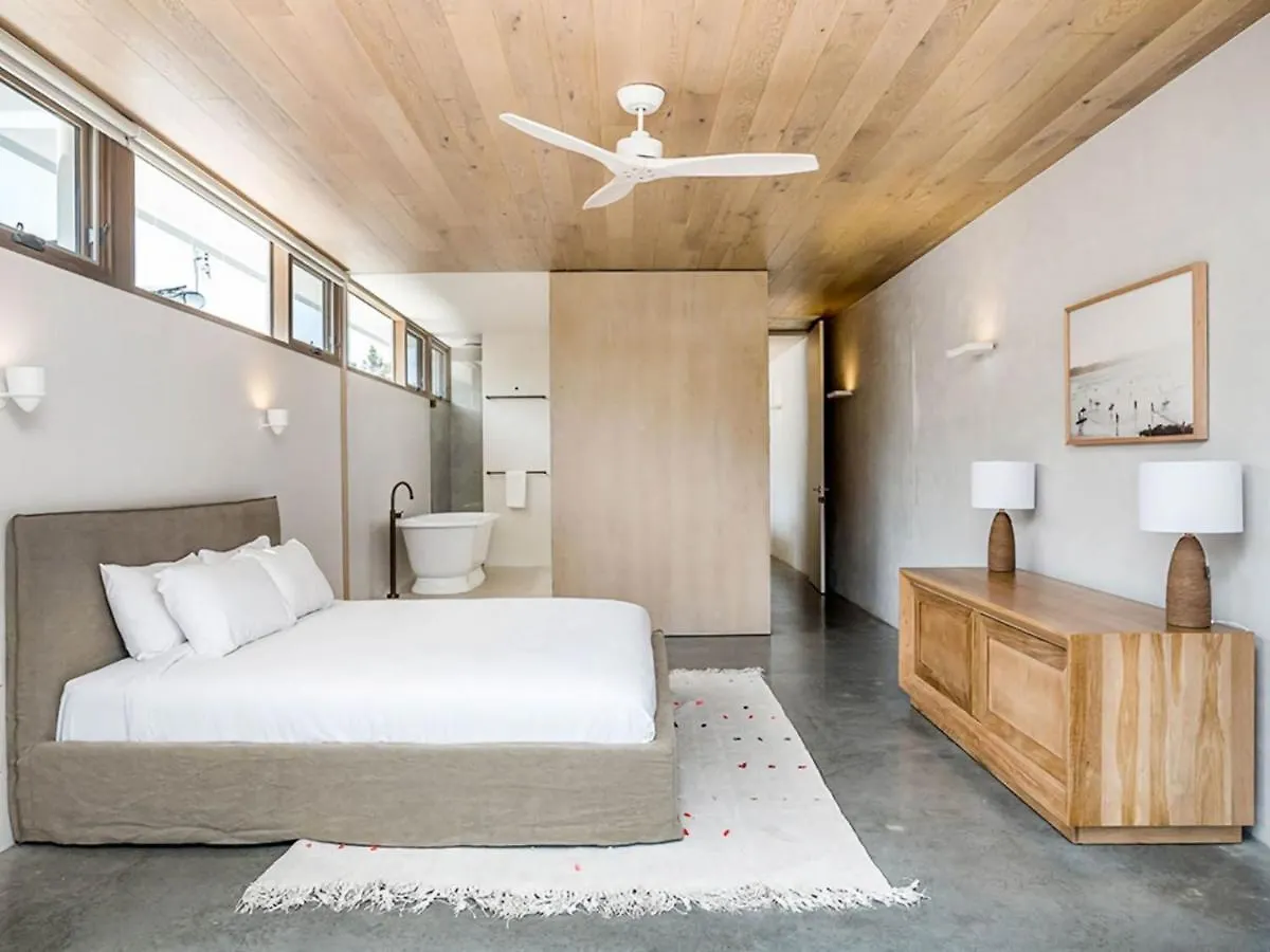 Dom wakacyjny Driftwood Three At Clarkes Beach - Includes Pool Byron Bay Australia